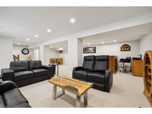 208 Glen Oak Drive, Oakville, ON - Indoor Photo Showing Living Room