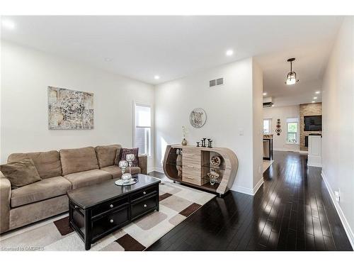 5761 Ironwood Street, Niagara Falls, ON - Indoor Photo Showing Living Room