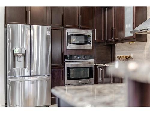 5761 Ironwood Street, Niagara Falls, ON - Indoor Photo Showing Kitchen With Stainless Steel Kitchen