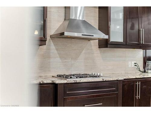 5761 Ironwood Street, Niagara Falls, ON - Indoor Photo Showing Kitchen With Upgraded Kitchen