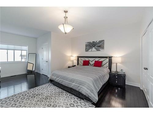 5761 Ironwood Street, Niagara Falls, ON - Indoor Photo Showing Bedroom
