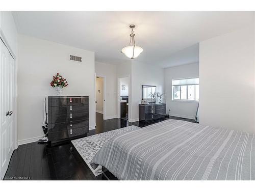 5761 Ironwood Street, Niagara Falls, ON - Indoor Photo Showing Bedroom