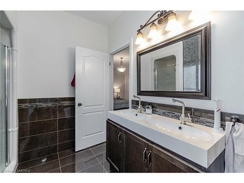 5761 Ironwood Street, Niagara Falls, ON - Indoor Photo Showing Bathroom