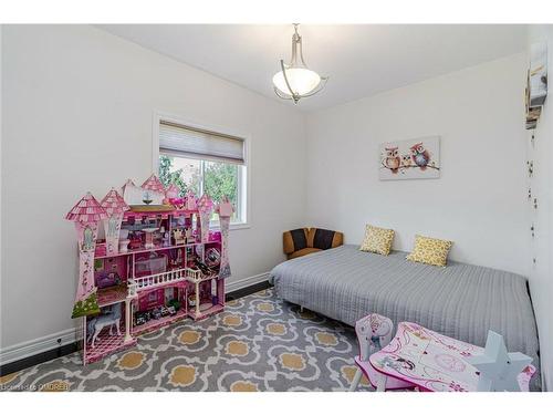 5761 Ironwood Street, Niagara Falls, ON - Indoor Photo Showing Bedroom