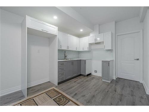 5761 Ironwood Street, Niagara Falls, ON - Indoor Photo Showing Kitchen