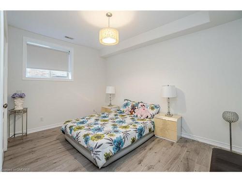 5761 Ironwood Street, Niagara Falls, ON - Indoor Photo Showing Bedroom