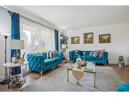 2078 Mountain Grove Avenue, Burlington, ON - Indoor Photo Showing Living Room