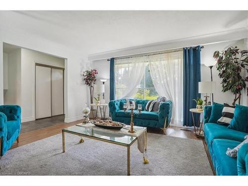 2078 Mountain Grove Avenue, Burlington, ON - Indoor Photo Showing Living Room