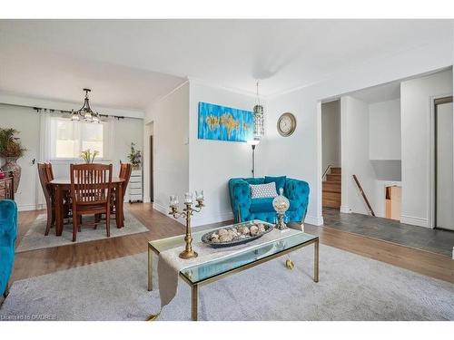 2078 Mountain Grove Avenue, Burlington, ON - Indoor Photo Showing Living Room