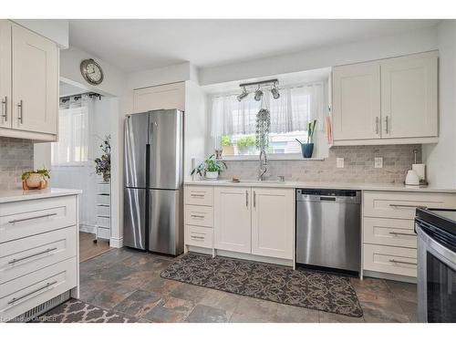 2078 Mountain Grove Avenue, Burlington, ON - Indoor Photo Showing Kitchen With Upgraded Kitchen