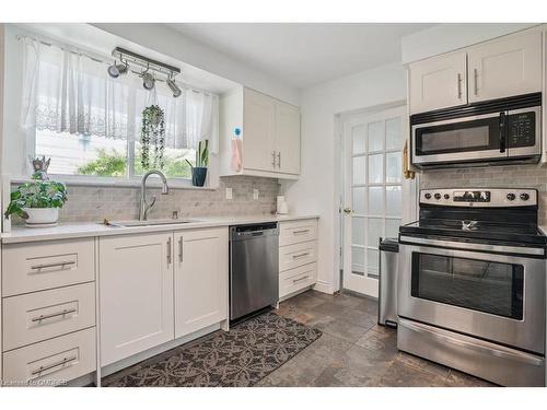 2078 Mountain Grove Avenue, Burlington, ON - Indoor Photo Showing Kitchen With Upgraded Kitchen