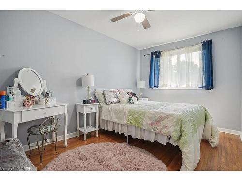 2078 Mountain Grove Avenue, Burlington, ON - Indoor Photo Showing Bedroom