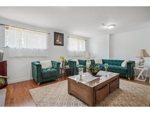 2078 Mountain Grove Avenue, Burlington, ON - Indoor Photo Showing Living Room