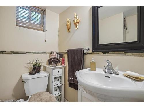 2078 Mountain Grove Avenue, Burlington, ON - Indoor Photo Showing Bathroom