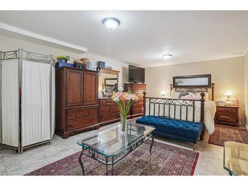 2078 Mountain Grove Avenue, Burlington, ON - Indoor Photo Showing Bedroom