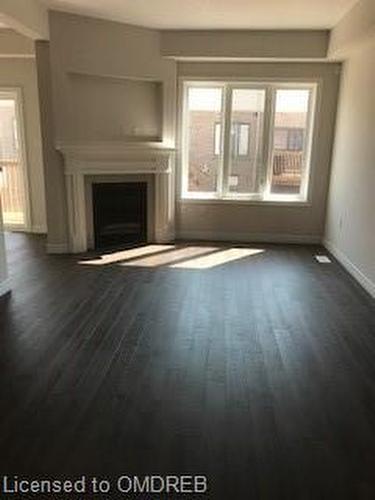 101 Dunrobin Lane, Grimsby, ON - Indoor Photo Showing Living Room With Fireplace