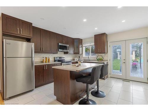 21 Logan Court, Barrie, ON - Indoor Photo Showing Kitchen