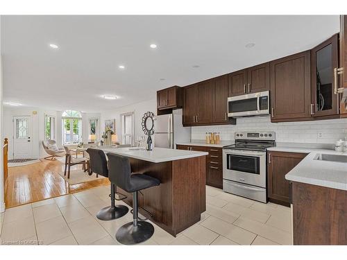 21 Logan Court, Barrie, ON - Indoor Photo Showing Kitchen