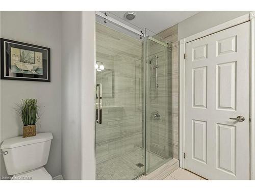 21 Logan Court, Barrie, ON - Indoor Photo Showing Bathroom