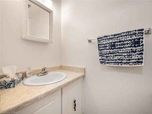 2412 Hemlock Court, Burlington, ON - Indoor Photo Showing Bathroom