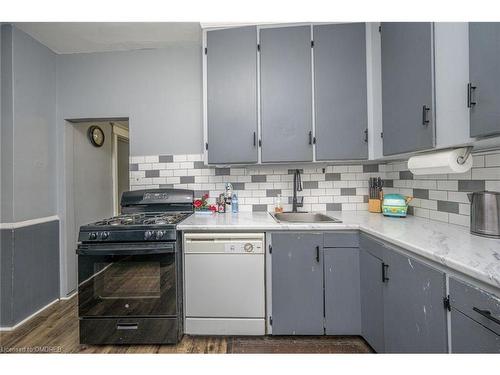 372 Beach Road, Hamilton, ON - Indoor Photo Showing Kitchen