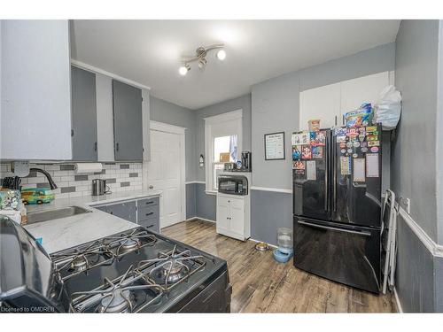 372 Beach Road, Hamilton, ON - Indoor Photo Showing Kitchen