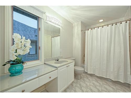 1076 Skyvalley Crescent, Oakville, ON - Indoor Photo Showing Bathroom