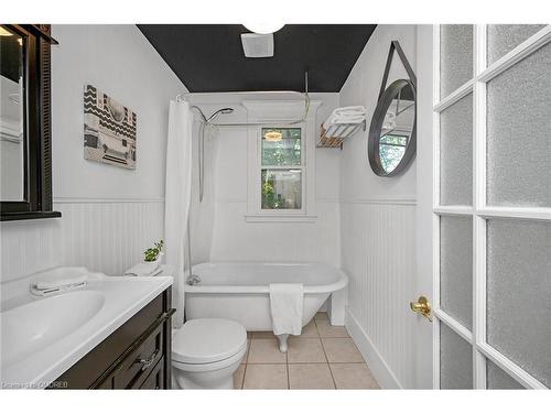 264 Winona Road, Hamilton, ON - Indoor Photo Showing Bathroom