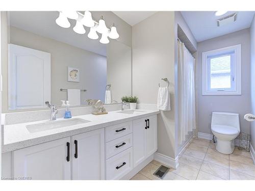 3410 Robin Hill Circle, Oakville, ON - Indoor Photo Showing Bathroom