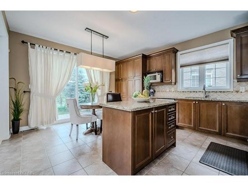 2240 Wuthering Heights Way, Oakville, ON - Indoor Photo Showing Kitchen
