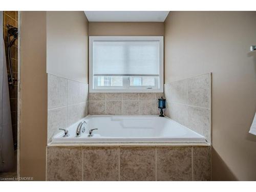 2240 Wuthering Heights Way, Oakville, ON - Indoor Photo Showing Bathroom