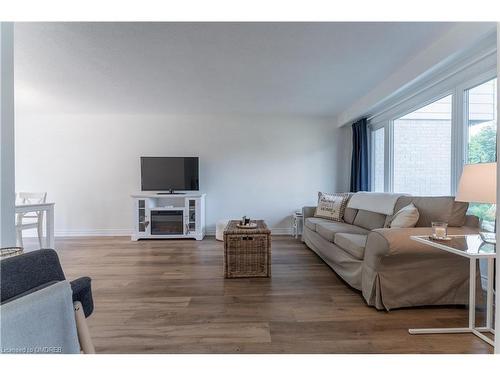 110 Orsett Street, Oakville, ON - Indoor Photo Showing Living Room