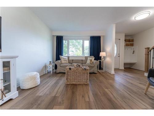 110 Orsett Street, Oakville, ON - Indoor Photo Showing Living Room