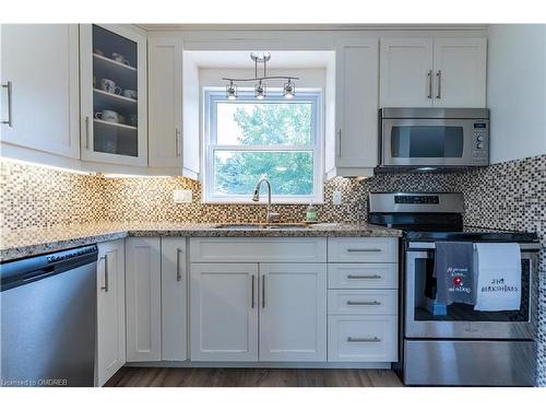 110 Orsett Street, Oakville, ON - Indoor Photo Showing Kitchen With Upgraded Kitchen