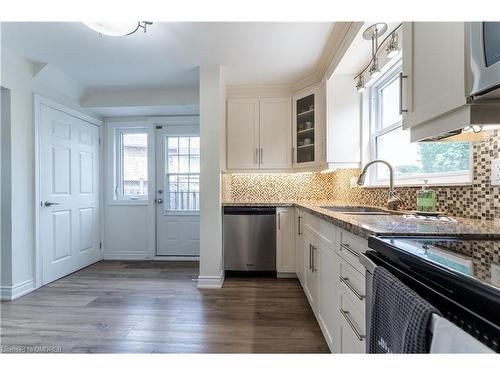 110 Orsett Street, Oakville, ON - Indoor Photo Showing Kitchen With Upgraded Kitchen