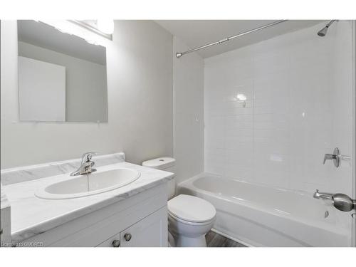 5-261 Queen Street, Sarnia, ON - Indoor Photo Showing Bathroom