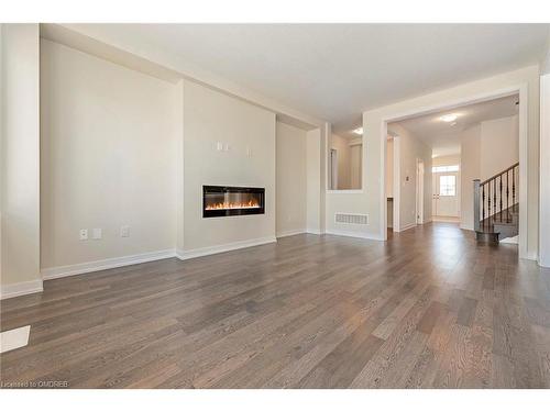 184 Lilac Circle, Caledonia, ON - Indoor Photo Showing Living Room With Fireplace