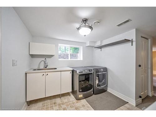 454 Valley Drive, Oakville, ON - Indoor Photo Showing Laundry Room