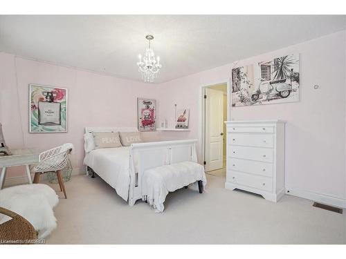 4666 Mcleod Road, Burlington, ON - Indoor Photo Showing Bedroom