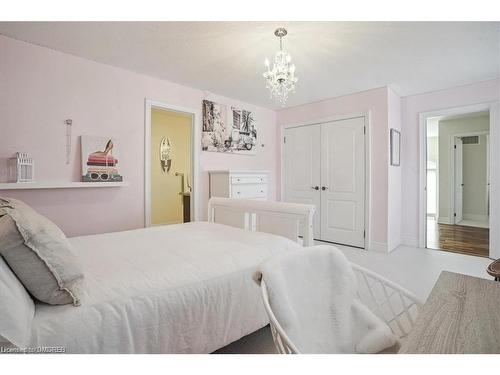 4666 Mcleod Road, Burlington, ON - Indoor Photo Showing Bedroom