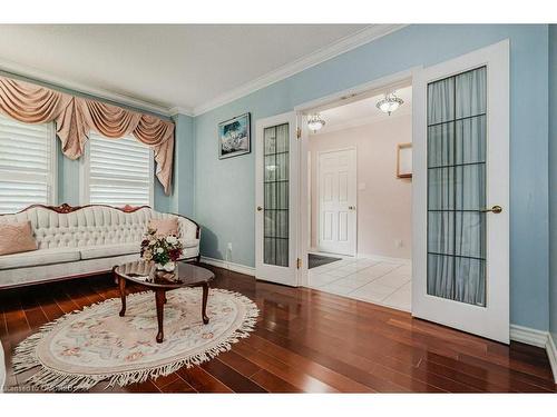 1491 Princeton Crescent, Oakville, ON - Indoor Photo Showing Living Room