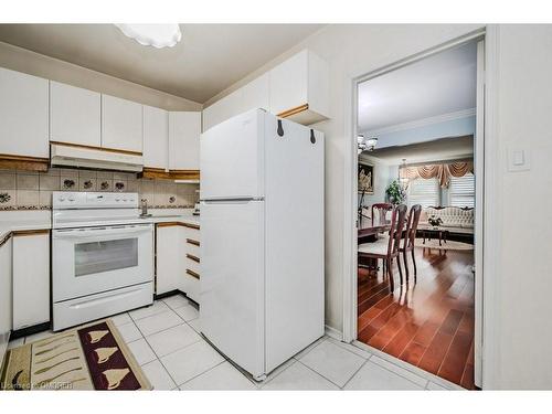 1491 Princeton Crescent, Oakville, ON - Indoor Photo Showing Kitchen