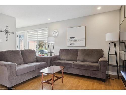 3162 Cantelon Crescent, Mississauga, ON - Indoor Photo Showing Living Room