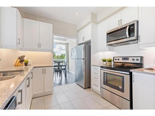 113-2375 Bronte Road, Oakville, ON - Indoor Photo Showing Kitchen With Stainless Steel Kitchen With Double Sink With Upgraded Kitchen