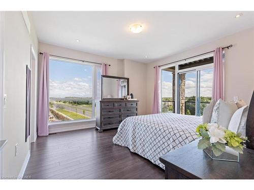 113-2375 Bronte Road, Oakville, ON - Indoor Photo Showing Bedroom