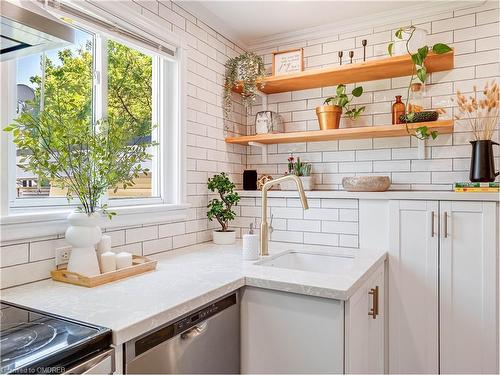 8 Willowhurst Crescent, Toronto, ON - Indoor Photo Showing Kitchen