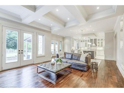 1035 Truman Avenue, Oakville, ON - Indoor Photo Showing Living Room