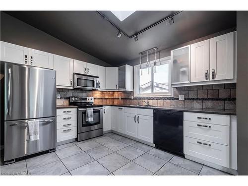 10 Mcmaster Drive, Haldimand, ON - Indoor Photo Showing Kitchen