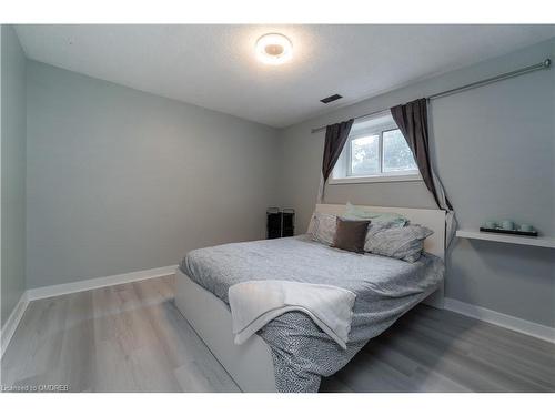 10 Mcmaster Drive, Haldimand, ON - Indoor Photo Showing Bedroom