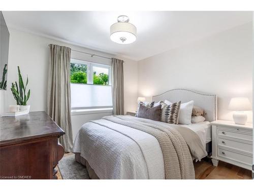 583 Taplow Crescent, Oakville, ON - Indoor Photo Showing Bedroom